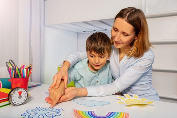 بهترین درمان برای کودک اوتیستیک من چیست؟